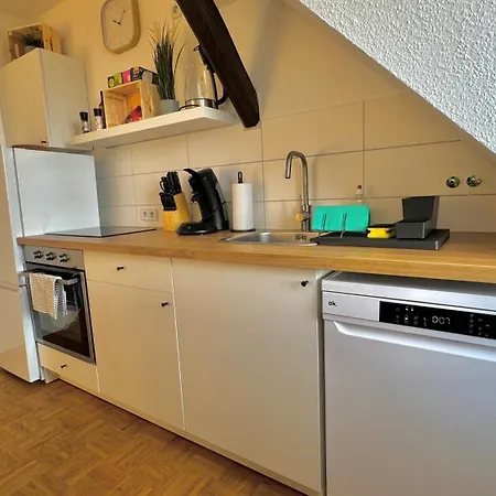 Apartament Aura - Oase #2 - Couch, 4 Betten, Kueche, Balkon, Waschmaschine, Langzeitaufenthalte Moeglich